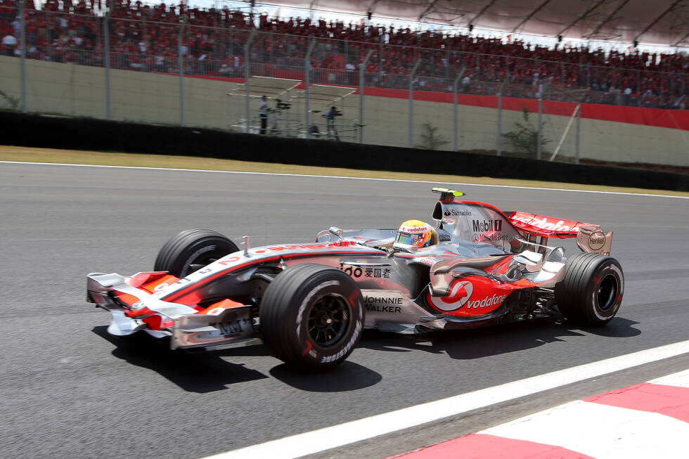 Foto zur News: 2007: McLaren-Mercedes MP4-22; Fahrer: Lewis Hamilton, Fernando Alonso