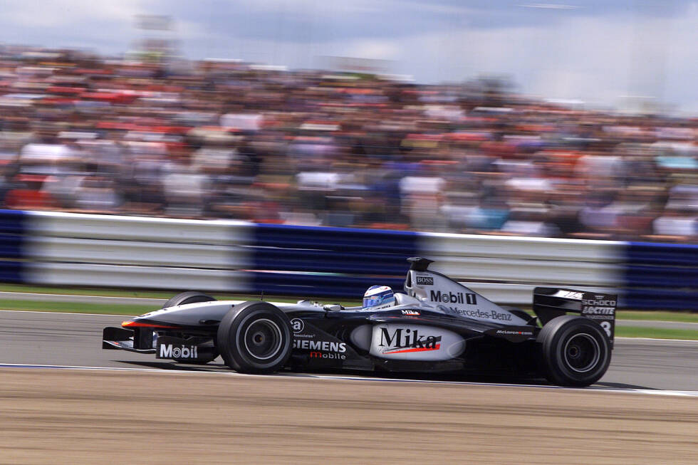 Foto zur News: 2001: McLaren-Mercedes MP4-16; Fahrer: Mika Häkkinen, David Coulthard