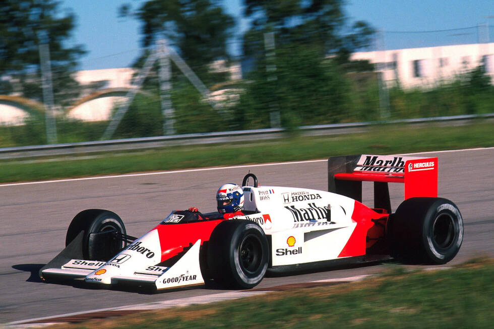 Foto zur News: 1988: McLaren-Honda MP4/4; Fahrer: Alain Prost, Ayrton Senna