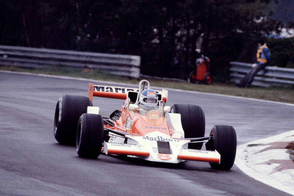 Foto zur News: 1976-1979: McLaren-Ford M26; Fahrer: James Hunt, Patrick Tambay, Bruno Giacomelli