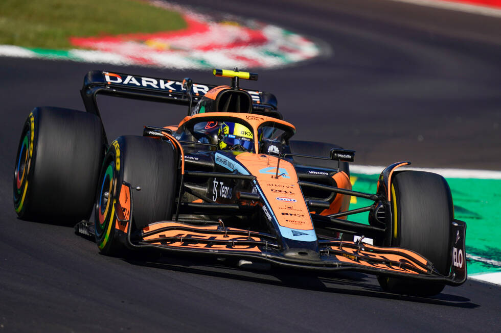 Foto zur News: 2022: McLaren-Mercedes MCL36; Fahrer: Daniel Ricciardo, Lando Norris