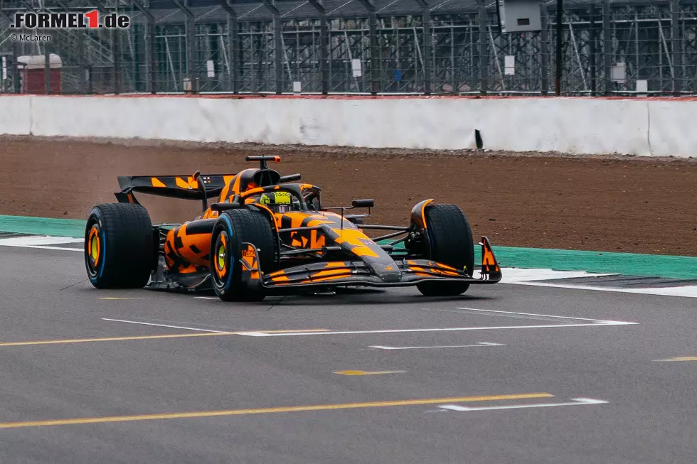 Foto zur News: 2025: McLaren-Mercedes MCL39; Fahrer: Lando Norris, Oscar Piastri
