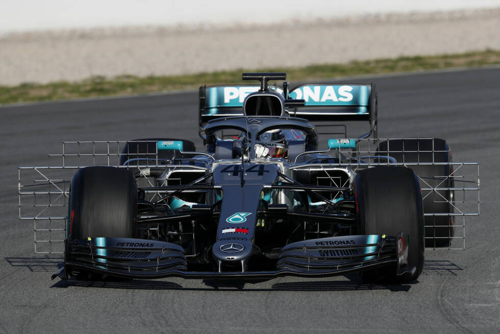 Foto zur News: Vieles ist neu am Mercedes W10, der in der zweiten Woche der Formel-1-Wintertests in Barcelona endlich in seiner Melbourne-Version fährt