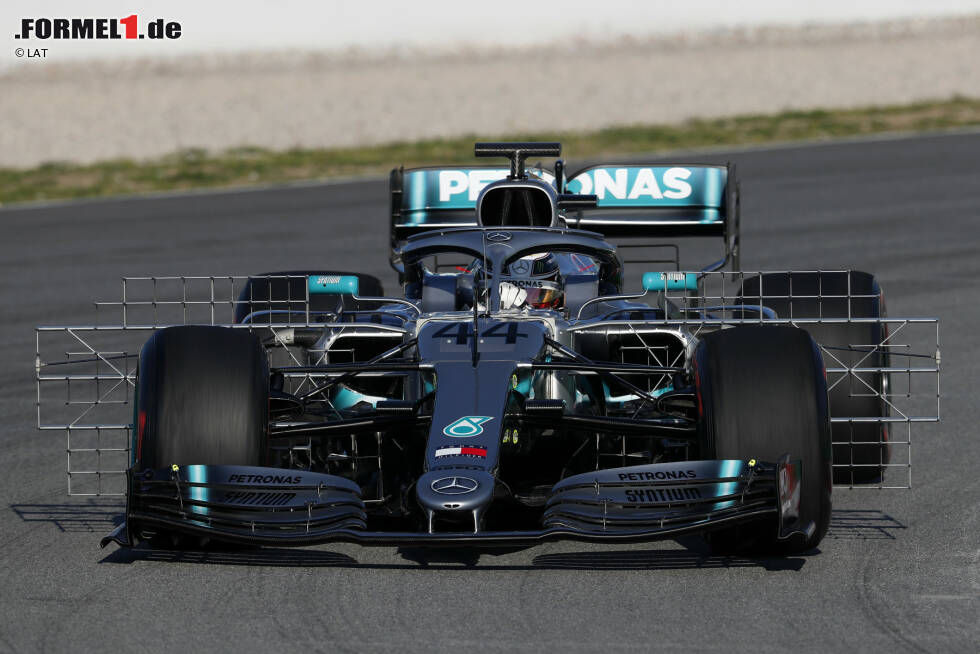 Foto zur News: Vieles ist neu am Mercedes W10, der in der zweiten Woche der Formel-1-Wintertests in Barcelona endlich in seiner Melbourne-Version fährt