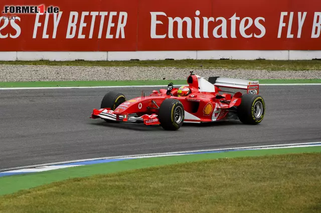 Foto zur News: Mick Schumacher, inzwischen in der Formel 2 unterwegs, bewegte den F2004 übrigens mit Pirelli-Reifen und nicht mit den originalen Bridgestone-Pneus.