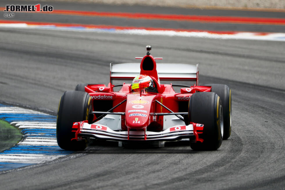 Der F2004 ist das siebte und letzte Weltmeisterauto von Michael Schumacher. Mit diesem Fahrzeug gewann er überlegen die Formel-1-Fahrerwertung 2004. Der F2004 ist das siebte und letzte Weltmeisterauto von Michael Schumacher. Mit diesem Fahrzeug gewann er überlegen die Formel-1-Fahrerwertung 2004.
