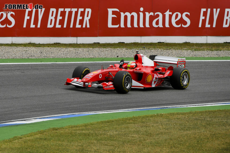 Foto zur News: Mick Schumacher, inzwischen in der Formel 2 unterwegs, bewegte den F2004 übrigens mit Pirelli-Reifen und nicht mit den originalen Bridgestone-Pneus.