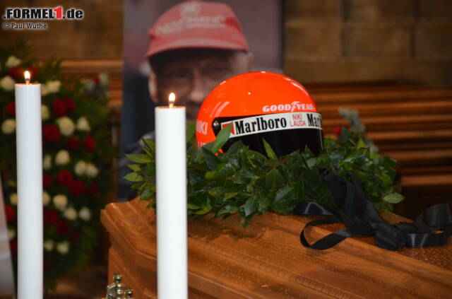 Lewis Hamilton: Last Visit to Niki Lauda "Struggle a Shock" thumbnail