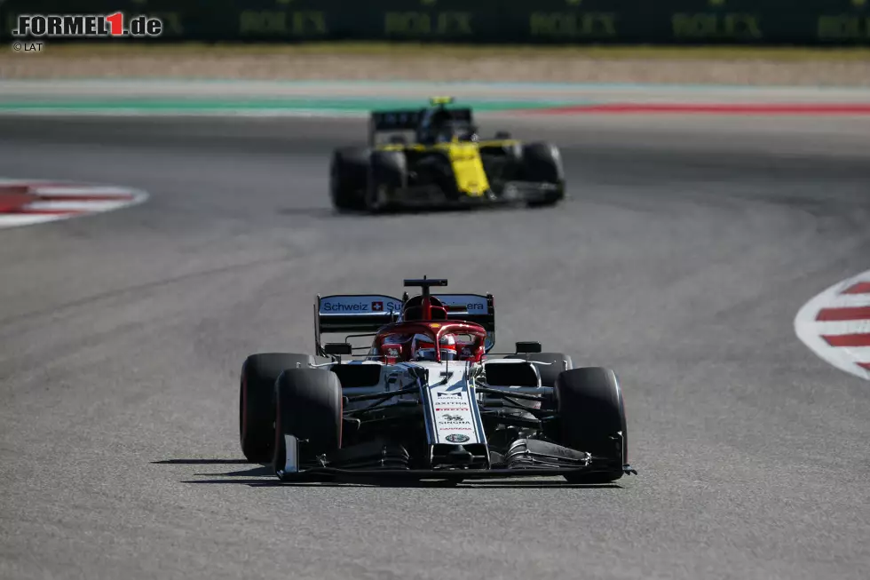 Kimi Räikkönen (3): Besonders motiviert wirkt der "Iceman" nicht mehr. Wie auch, wenn die Entwicklung seines Autos stillsteht? Bei Alfa geht seit Wochen nichts voran, und Räikkönen hat weder die Lust noch die Strahlkraft, das Team aus dem Sumpf zu ziehen. Mittelmaß. Foto zur News: Kimi Räikkönen (3): Besonders motiviert wirkt der "Iceman" nicht mehr. Wie auch, wenn die Entwicklung seines Autos stillsteht? Bei Alfa geht seit Wochen nichts voran, und Räikkönen hat weder die Lust noch die Strahlkraft, das Team aus dem Sumpf zu ziehen. Mittelmaß.