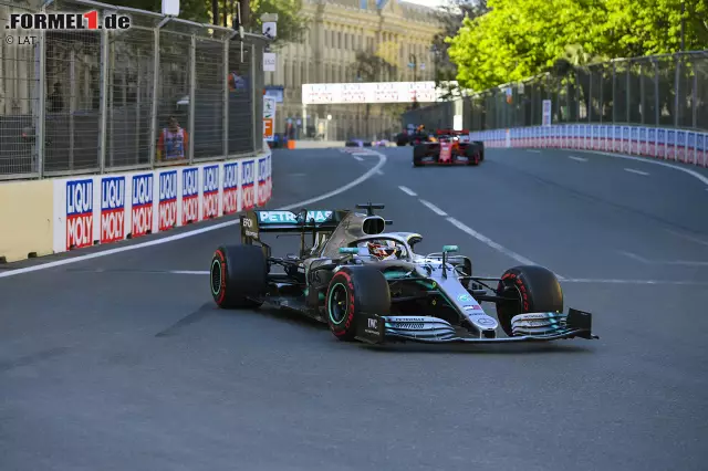 Lewis Hamilton (2): Er erklärt selbst, dass er das Rennen bereits im Qualifying verloren hat. Da fehlten winzige 0,059 Sekunden zur Pole. Nach dem Start hatte er keine echte Chance mehr, an Bottas im gleichen Auto vorbeizukommen. Da hätte er vielleicht etwas aggressiver sein können. Eine "gute" Leistung war es mit P2 natürlich trotzdem. Foto zur News: Lewis Hamilton (2): Er erklärt selbst, dass er das Rennen bereits im Qualifying verloren hat. Da fehlten winzige 0,059 Sekunden zur Pole. Nach dem Start hatte er keine echte Chance mehr, an Bottas im gleichen Auto vorbeizukommen. Da hätte er vielleicht etwas aggressiver sein können. Eine "gute" Leistung war es mit P2 natürlich trotzdem.