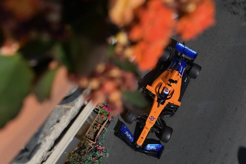 Foto zur News: Carlos Sainz (3): Im Rennen zwar vor dem Teamkollegen, allerdings nur wegen der Strategie. Ansonsten gilt auch für ihn: Hausaufgaben erledigt und am Ende mit Platz sieben wichtige Punkte fürs Team geholt. Der schnellere McLaren-Pilot war am Wochenende aber ein anderer ...