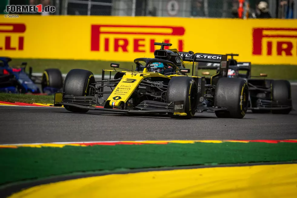 Foto zur News: Daniel Ricciardo (4): Hülkenberg im Qualifying zu schlagen, ist fast schon sein Standard (aber nicht selbstverständlich). Im Rennen erwischte er nicht seinen besten Tag. Was vielleicht auch damit zu tun hatte, dass er nach dem Tod von Anthoine Hubert der Fahrer war, der emotional am meisten mitgenommen schien.