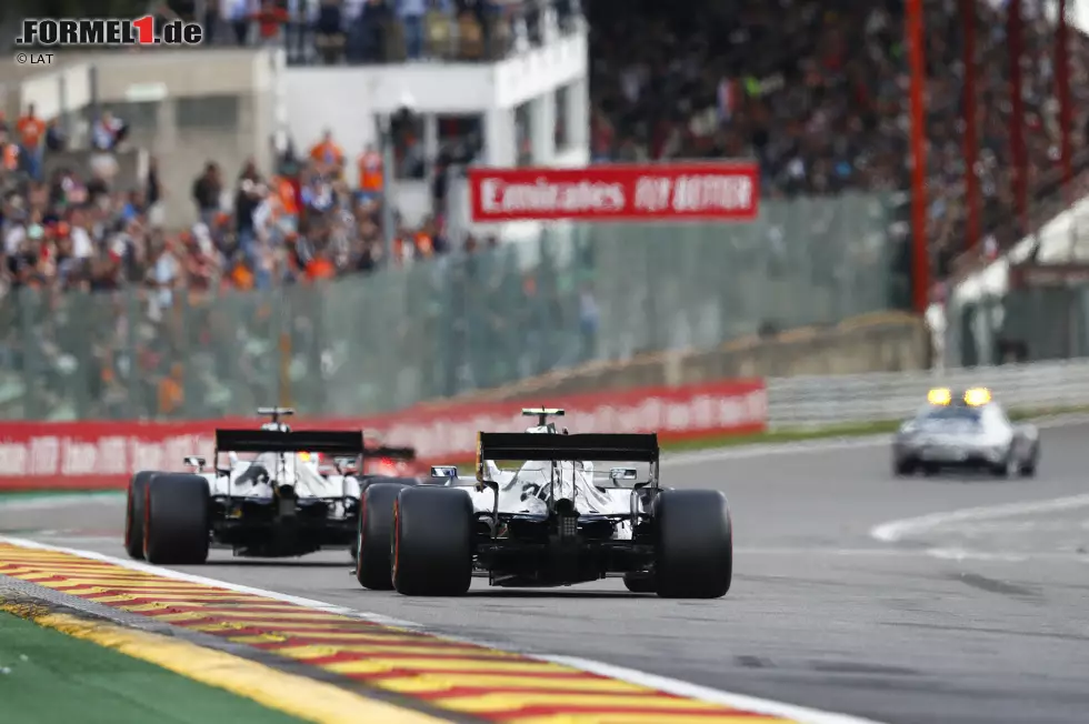 Valtteri Bottas (3): Sowohl im Qualifying als auch im Rennen konnte er das Tempo von Hamilton nicht ganz gehen. Eine für seine Verhältnisse eher durchschnittliche Performance, und die verdient dann auch keine Note 2. Denn die bekommt schon der Teamkollege. Foto zur News: Valtteri Bottas (3): Sowohl im Qualifying als auch im Rennen konnte er das Tempo von Hamilton nicht ganz gehen. Eine für seine Verhältnisse eher durchschnittliche Performance, und die verdient dann auch keine Note 2. Denn die bekommt schon der Teamkollege.