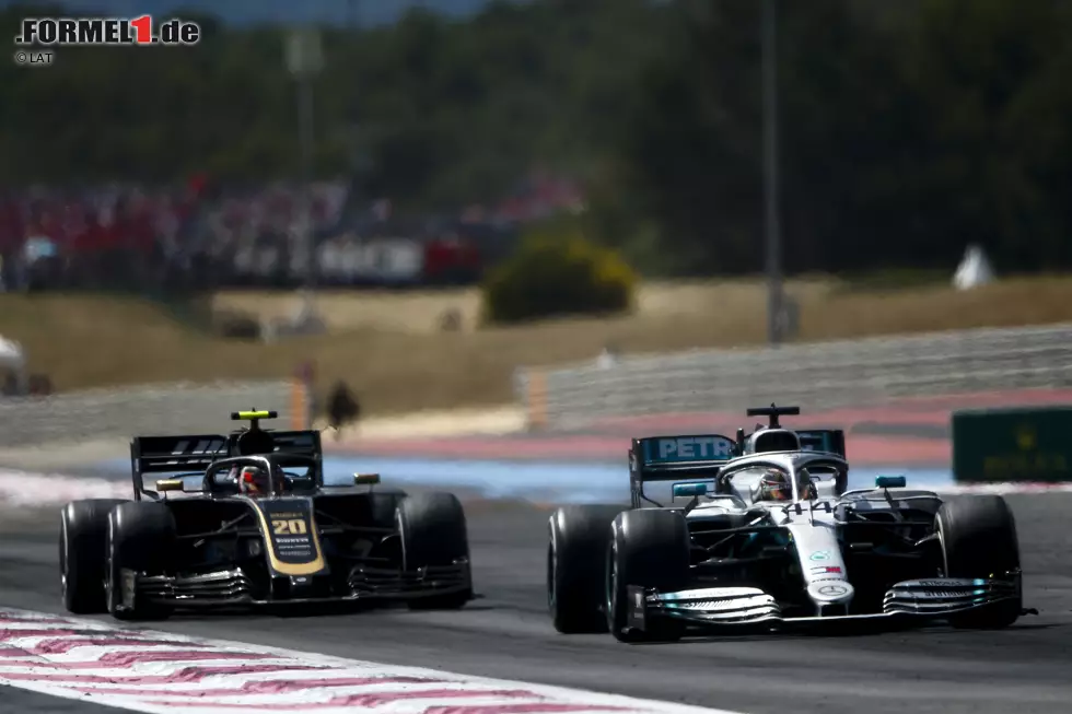 Foto zur News: Kevin Magnussen (4): Magnussen und Grosjean, das steht außer Frage, haben nicht plötzlich das Rennfahren verlernt. Die Probleme mit dem Temperaturfenster der Reifen haben dramatische Auswirkungen auf ihre Ergebnisse. Wir glauben aber: Die Fahrer könnten mehr dazu beitragen, sie zu lösen.