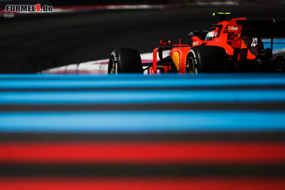 Charles Leclerc (2): Der 21-Jährige hat sich vorgenommen, an seinen Q3s zu arbeiten - und er hat geliefert. Vettel stand das ganze Wochenende in seinem Schatten. Im Rennen war er machtlos, seine Performance aber staubtrocken. Trotzdem hätte er in der letzten Runde beinahe noch Bottas überrascht. Hart an der Grenze zu Note 1! Foto zur News: Charles Leclerc (2): Der 21-Jährige hat sich vorgenommen, an seinen Q3s zu arbeiten - und er hat geliefert. Vettel stand das ganze Wochenende in seinem Schatten. Im Rennen war er machtlos, seine Performance aber staubtrocken. Trotzdem hätte er in der letzten Runde beinahe noch Bottas überrascht. Hart an der Grenze zu Note 1!