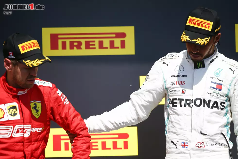 Lewis Hamilton (2): Die Eins hätten wir rausgeholt, wenn er Vettel noch überholt hätte. Bottas hatte er im Griff, am Ende gab's 25 Punkte: Mehr geht nicht. Abzug gibt's für die vermasselte Pole (Fehler in der Haarnadel). Präsentierte sich als fairer Sportsmann, als er Vettel zu sich aufs oberste Treppchen holte. Foto zur News: Lewis Hamilton (2): Die Eins hätten wir rausgeholt, wenn er Vettel noch überholt hätte. Bottas hatte er im Griff, am Ende gab's 25 Punkte: Mehr geht nicht. Abzug gibt's für die vermasselte Pole (Fehler in der Haarnadel). Präsentierte sich als fairer Sportsmann, als er Vettel zu sich aufs oberste Treppchen holte.