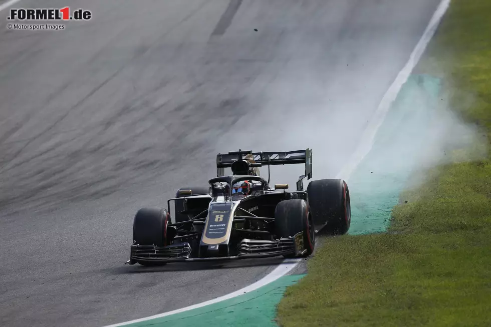 Foto zur News: Romain Grosjean (5): Beim Franzosen ist von Anfang an alles schiefgelaufen. Für vieles konnte er nichts, für den Dreher aber schon. So wurde er letztendlich 16. unter 17 gewerteten Piloten. Das sagt im Grunde genommen alles über seine gezeigte Leistung aus.