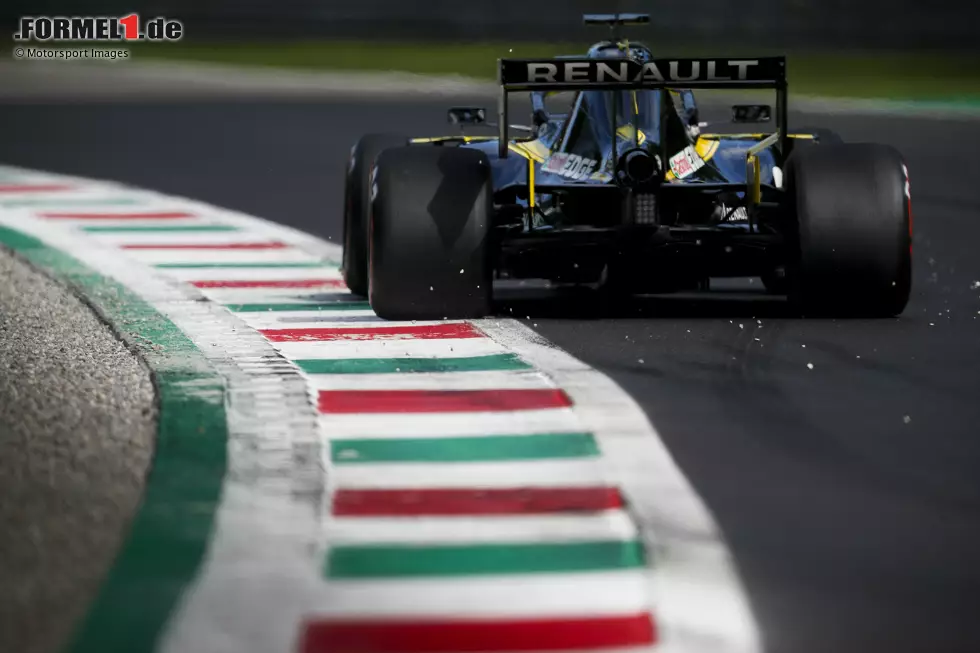 Daniel Ricciardo (2): Wir standen knapp davor, ihm für seine Vorstellung Note 1 zu geben. Mehr als P4 geht mit dem Renault nicht. Teamkollege überholt und geschlagen - damit war das Maximum rausgeholt. Nur: Monza war ein gefundenes Fressen für Renault. In Singapur wird das anders aussehen. Foto zur News: Daniel Ricciardo (2): Wir standen knapp davor, ihm für seine Vorstellung Note 1 zu geben. Mehr als P4 geht mit dem Renault nicht. Teamkollege überholt und geschlagen - damit war das Maximum rausgeholt. Nur: Monza war ein gefundenes Fressen für Renault. In Singapur wird das anders aussehen.