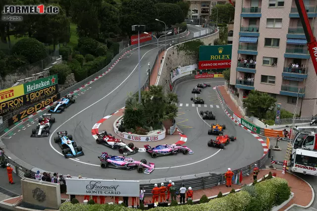 Foto zur News: Lance Stroll (5): Einer unserer Kollegen meinte scherzhaft, es sei wohl "breaking News", sollte es Stroll ins Q2 schaffen. Eine rein hypothetische Überlegung, wie wir inzwischen wissen. Der Kanadier steht seinen Gegnern unnötig im Weg, wirkt gereizt, ruft nicht sein Bestes ab. Wahrscheinlich fehlt ihm menschliche Führung.