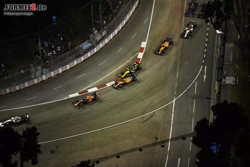 Nico Hülkenberg (4): Im Quali 0,2 Sekunden hinter dem Teamkollegen, am Sonntag Sainz mit einer völlig überflüssigen Attacke aus dem Rennen bugsiert - das kann Hülkenberg besser. Momentan zeigt er das aber nicht. So liefert er Frederic Vasseur keinen Grund, sich für das zweite Alfa-Romeo-Cockpit einzusetzen. Foto zur News: Nico Hülkenberg (4): Im Quali 0,2 Sekunden hinter dem Teamkollegen, am Sonntag Sainz mit einer völlig überflüssigen Attacke aus dem Rennen bugsiert - das kann Hülkenberg besser. Momentan zeigt er das aber nicht. So liefert er Frederic Vasseur keinen Grund, sich für das zweite Alfa-Romeo-Cockpit einzusetzen.