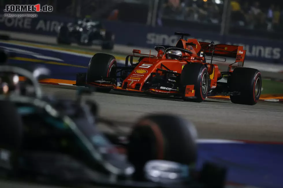 Sebastian Vettel (2): Bei aller Euphorie über den Sieg muss man auch ein bisschen ehrlich sein: Ohne Strategie hätte er nicht gewonnen. Auf der Habenseite steht: Vettel hatte schon im Qualifying den Speed für Pole, und das ist ein Weilchen her. Und war superaggressiv, als er den Braten witterte, gewinnen zu können. Foto zur News: Sebastian Vettel (2): Bei aller Euphorie über den Sieg muss man auch ein bisschen ehrlich sein: Ohne Strategie hätte er nicht gewonnen. Auf der Habenseite steht: Vettel hatte schon im Qualifying den Speed für Pole, und das ist ein Weilchen her. Und war superaggressiv, als er den Braten witterte, gewinnen zu können.