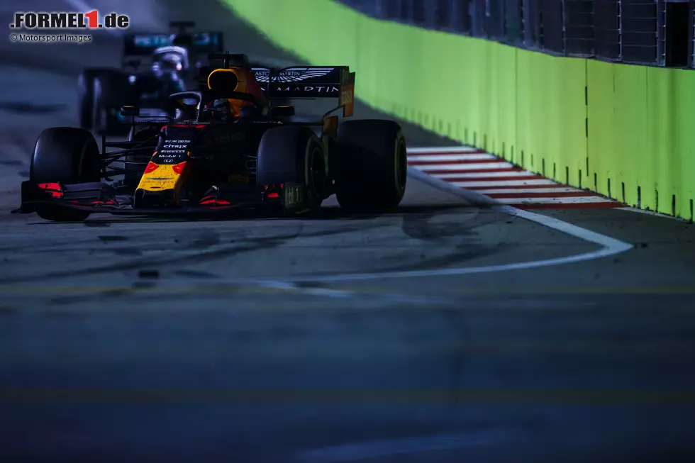 Max Verstappen (2): Letztendlich war es eine unaufgeregte, routinierte Leistung, die ihn aufs Podium spülte. Wahrscheinlich fährt er besser, als es der Red Bull hergibt. Und seinen Teamkollegen hat er sicher im Griff, ganz egal, wer gerade im zweiten Auto sitzt. Stark! Foto zur News: Max Verstappen (2): Letztendlich war es eine unaufgeregte, routinierte Leistung, die ihn aufs Podium spülte. Wahrscheinlich fährt er besser, als es der Red Bull hergibt. Und seinen Teamkollegen hat er sicher im Griff, ganz egal, wer gerade im zweiten Auto sitzt. Stark!