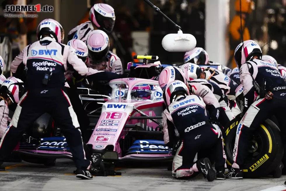 Foto zur News: Lance Stroll (4): Der Kanadier hat zwar den Einzug ins Q2 geschafft, aber an der Seite von Perez sieht er ziemlich blass aus - nicht nur in Sotschi. Mehr als 20 Sekunden auf den Teamkollegen zu verlieren, und das trotz Safety-Car, ist nicht gut genug.