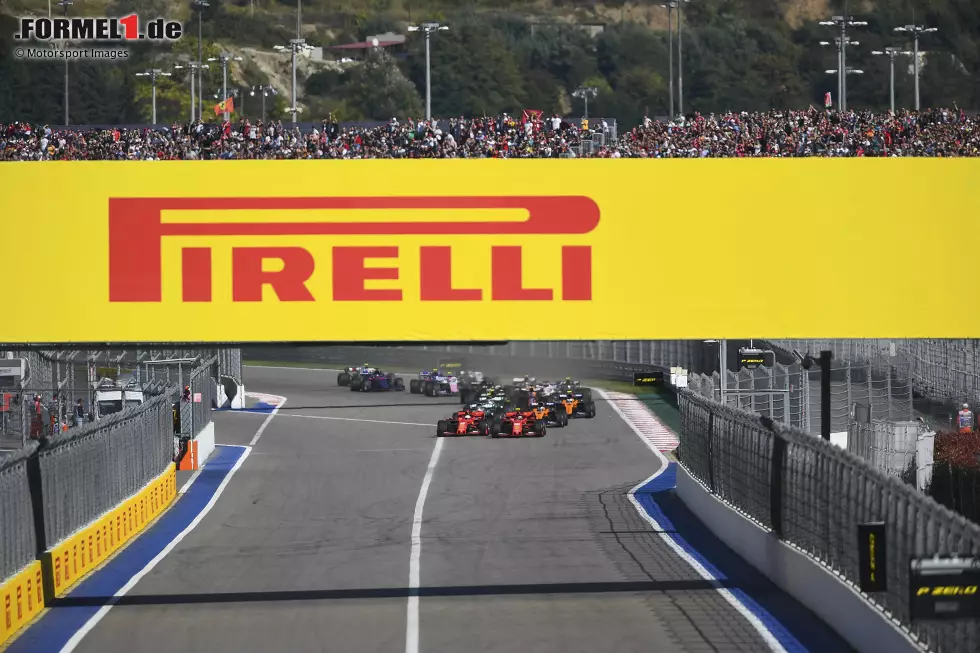 Sebastian Vettel (2): Er war im ersten Stint der schnellste Mann im Rennen. Top! Aber: Ein Arbeitnehmer darf sich der Anweisung seines Chefs nicht so dreist widersetzen. Dass er den Ferrari dann so unglücklich abstellte, dass es Leclerc den Sieg kostete, rundet das durchwachsene Bild ab. Foto zur News: Sebastian Vettel (2): Er war im ersten Stint der schnellste Mann im Rennen. Top! Aber: Ein Arbeitnehmer darf sich der Anweisung seines Chefs nicht so dreist widersetzen. Dass er den Ferrari dann so unglücklich abstellte, dass es Leclerc den Sieg kostete, rundet das durchwachsene Bild ab.