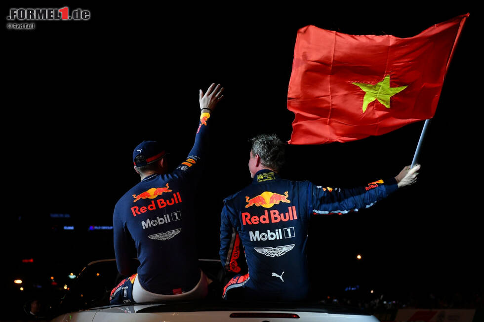 Foto zur News: ... sorgten in den Straßen von Hanoi ein Jahr vor dem Grand Prix für eine Mega-Party.