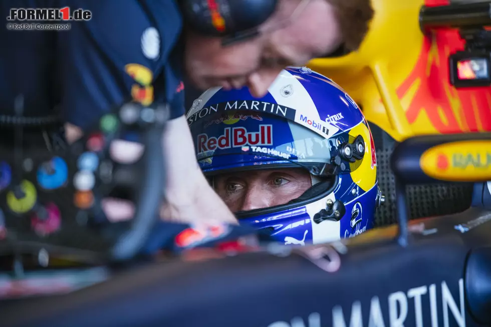 Am Steuer: kein Geringerer als David Coulthard himself. Der 48-Jährige gibt immer noch Gas ... Foto zur News: Am Steuer: kein Geringerer als David Coulthard himself. Der 48-Jährige gibt immer noch Gas ...