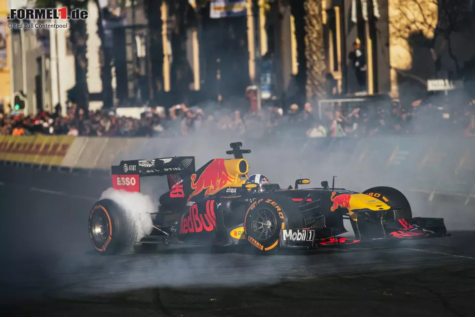 Foto zur News: Donuts und Burnouts durften natürlich auch nicht fehlen ...