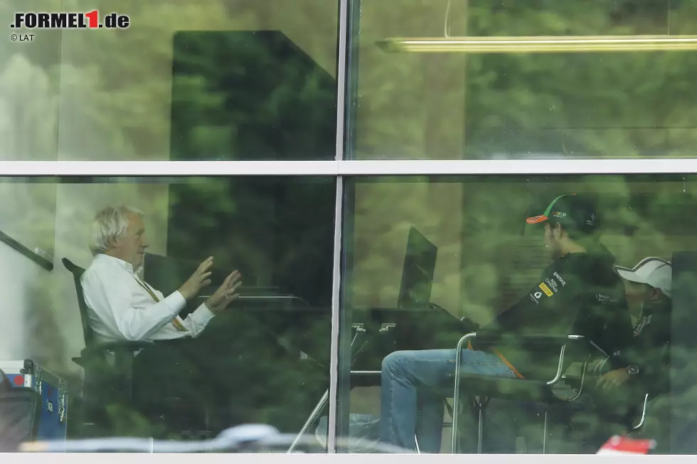 Sergio Perez: "Es ist in diesem Sport eine Seltenheit, so einen gelassenen und freundlichen Menschen zu treffen, einen engen Freund. Ich kann nichts Schlechtes über ihn sagen, nur Gutes. Es ist unmöglich, Charlie zu ersetzen. Ich glaube, am meisten würde ihn freuen, wenn wir am Sonntag eine gute Show abliefern. Für ihn." Foto zur News: Sergio Perez: "Es ist in diesem Sport eine Seltenheit, so einen gelassenen und freundlichen Menschen zu treffen, einen engen Freund. Ich kann nichts Schlechtes über ihn sagen, nur Gutes. Es ist unmöglich, Charlie zu ersetzen. Ich glaube, am meisten würde ihn freuen, wenn wir am Sonntag eine gute Show abliefern. Für ihn."