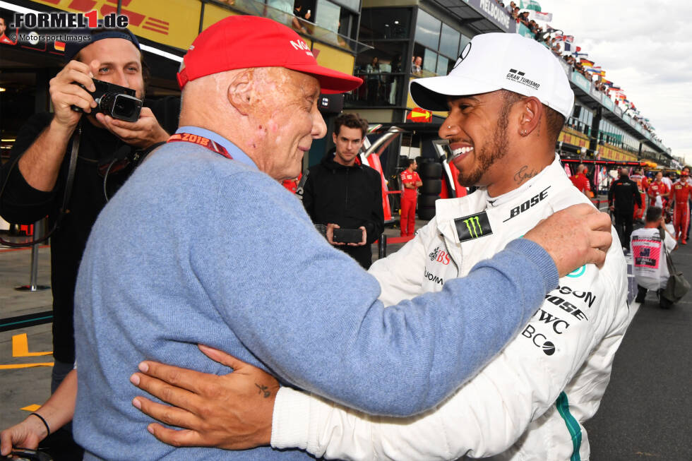 Foto zur News: Lewis Hamilton (Formel-1-Fahrer): &quot;Mein Freund, ich kann noch nicht fassen, dass du nicht mehr unter uns weilst. Mit fehlen unsere Gespräche, das miteinander Lachen, die Umarmungen nach gemeinsamen Siegen. Und wenn du nicht gewesen wärst, wäre ich nie zu diesem Team gestoßen. Gott sei deiner Seele gnädig.&quot;