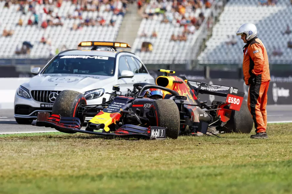 Foto zur News: Pierre Gasly (5): Während der Teamkollege gewann, krebste er im Hinterfeld rum und fuhr sogar auf Albon auf. Das ist nicht mit den Bedingungen zu entschuldigen - genauso wenig wie der Unfall am Freitag. Gäbe es probaten Ersatz, wäre er schon längst weg.