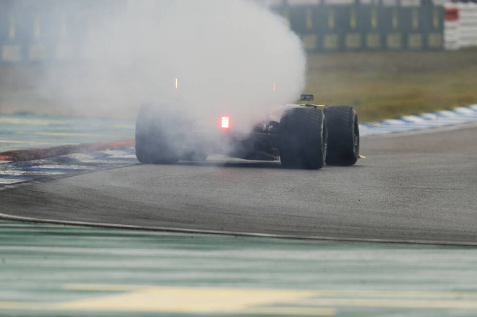 Foto zur News: Daniel Ricciardo (4): Blasse Vorstellung des Renault-Piloten. Hatte im Qualifying Pech, dass er bei 0,033 Sekunden zwischen P8 und P13 am falschen Ende lag. Im Rennen ging es aber nicht nach vorne, bis sein Fahrzeug spektakulär den Geist aufgab.