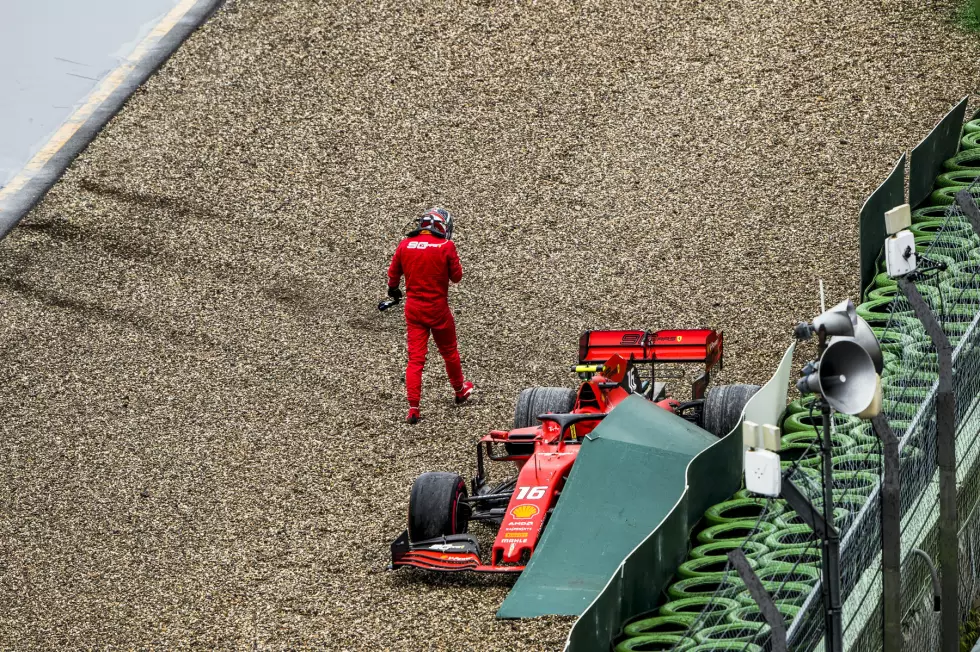 Foto zur News: Charles Leclerc (4): Freitag und Samstag eigentlich der schnellste Mann, dann kam der Defekt. Im Rennen gut auf Kurs, bis zum entscheidenden Fehler. Der ist ihm aber vorher schon ein paar Mal an der Stelle passiert. Scheint schnell, aber noch etwas übermütig unterwegs zu sein.