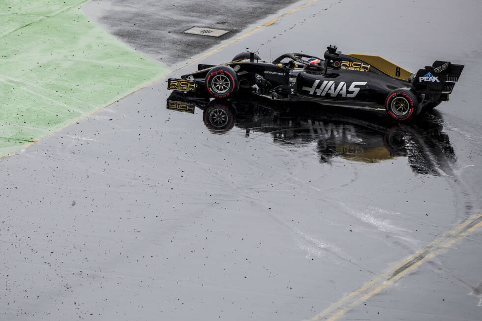 Foto zur News: Romain Grosjean (3): Ob die Melbourne-Spec ein Vor- oder Nachteil ist, ist schwierig zu bewerten. Im qualifying war er stark, hatte dann Pech mit einer &quot;unsafe Release&quot; von Leclerc und fiel zurück. Der Haas ist im Rennen weiter ein Grauen und Platz sieben damit wohl das Maximum - auch weil er das Auto auf der Strecke hielt.