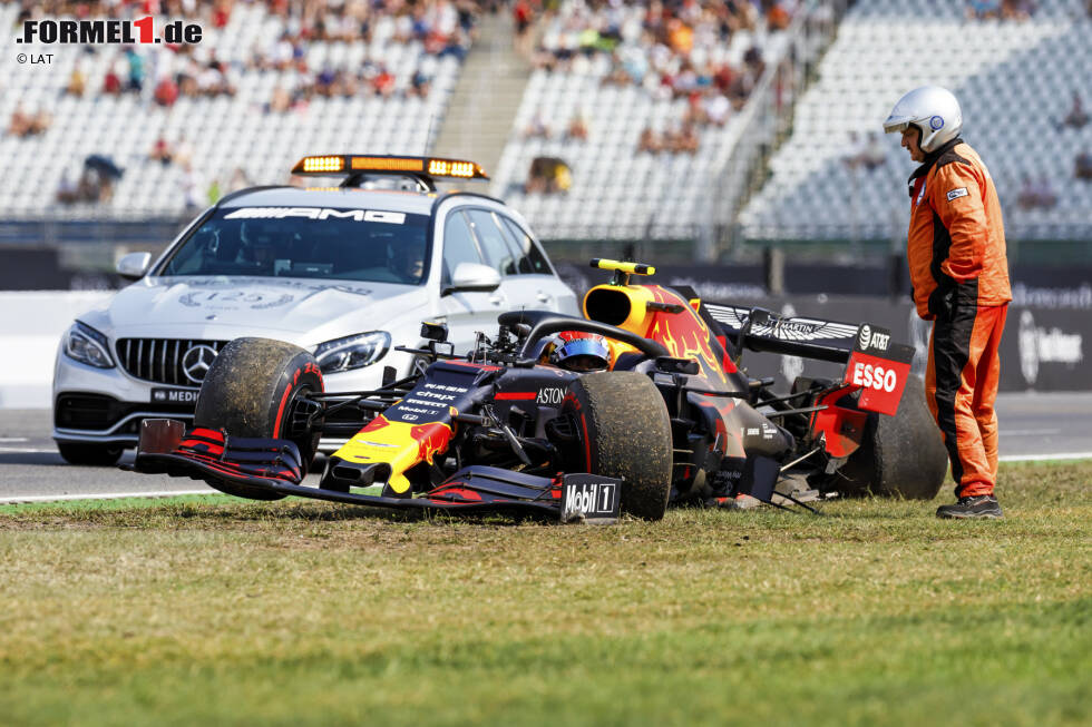 Pierre Gasly (5): Während der Teamkollege gewann, krebste er im Hinterfeld rum und fuhr sogar auf Albon auf. Das ist nicht mit den Bedingungen zu entschuldigen - genauso wenig wie der Unfall am Freitag. Gäbe es probaten Ersatz, wäre er schon längst weg. Pierre Gasly (5): Während der Teamkollege gewann, krebste er im Hinterfeld rum und fuhr sogar auf Albon auf. Das ist nicht mit den Bedingungen zu entschuldigen - genauso wenig wie der Unfall am Freitag. Gäbe es probaten Ersatz, wäre er schon längst weg.