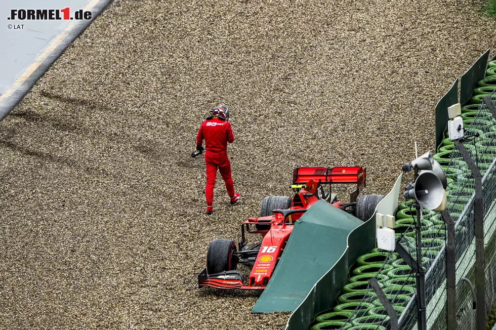 Foto zur News: Charles Leclerc (4): Freitag und Samstag eigentlich der schnellste Mann, dann kam der Defekt. Im Rennen gut auf Kurs, bis zum entscheidenden Fehler. Der ist ihm aber vorher schon ein paar Mal an der Stelle passiert. Scheint schnell, aber noch etwas übermütig unterwegs zu sein.