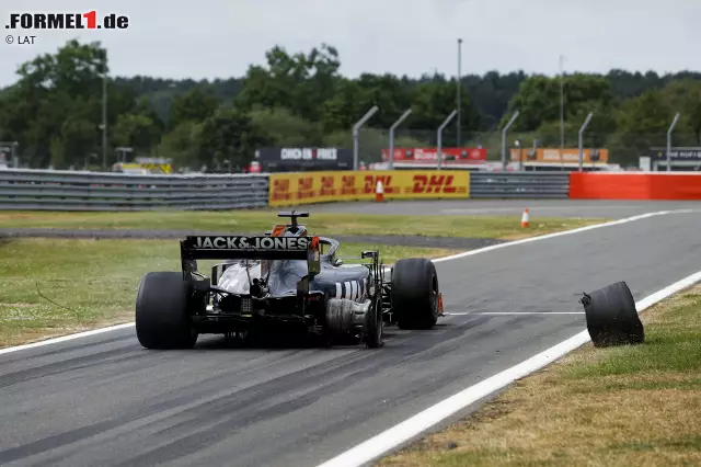 Foto zur News: Romain Grosjean (5): Dass er mit der Melbourne-Spec gefahren ist, zeigt, wie verzweifelt Haas inzwischen ist. Magnussen im Quali geschlagen, im Rennen ein bisschen mehr schuld an der Berührung. Bei jedem anderen würde man sagen: Rennunfall. Beim Teamkollegen sollte man besser aufpassen.