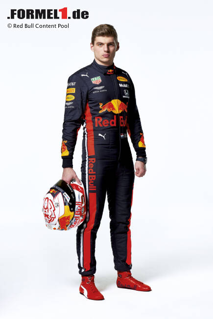 Foto zur News: Max Verstappen im neuen Red-Bull-Rennanzug