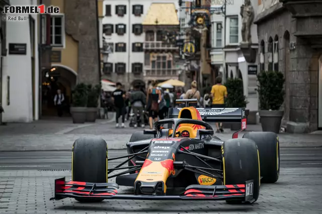 ... und Tirol, zum berühmten Goldenen Dachl in Innsbruck. Foto zur News: ... und Tirol, zum berühmten Goldenen Dachl in Innsbruck.