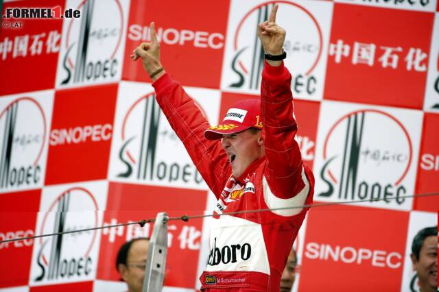 Meiste Siege: Mit 91 Siegen ist Michael Schumacher noch immer der erfolgreichste Fahrer der Geschichte. Doch Achtung: Lewis Hamilton steht bereits bei 73 Erfolgen. Da die Saison über 21 Rennen geht, könnte er "Schumi" ganz theoretisch überholen. Dafür bräuchte er allerdings mindestens 19 Saisonsiege - was ebenfalls ein neuer Rekord wäre. Meiste Siege: Mit 91 Siegen ist Michael Schumacher noch immer der erfolgreichste Fahrer der Geschichte. Doch Achtung: Lewis Hamilton steht bereits bei 73 Erfolgen. Da die Saison über 21 Rennen geht, könnte er "Schumi" ganz theoretisch überholen. Dafür bräuchte er allerdings mindestens 19 Saisonsiege - was ebenfalls ein neuer Rekord wäre.