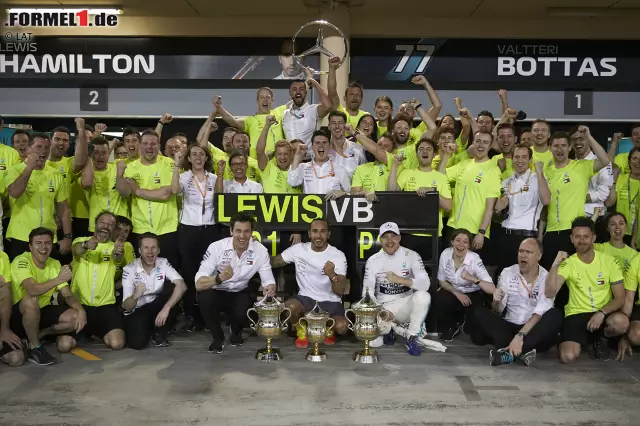 Foto zur News: Mercedes schaffte es 2019 als erstes Team der Formel-1-Geschichte, in den ersten vier Rennen einer Saison vier Doppelsiege zu feiern. Das hat jeder Fan der Königsklasse mitbekommen. Es gibt aber noch ein paar andere überraschende Zahlen zum Saisonauftakt 2019, die so wohl nicht jeder auf dem Zettel hat ...