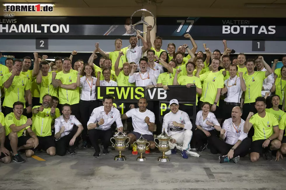 Foto zur News: Mercedes schaffte es 2019 als erstes Team der Formel-1-Geschichte, in den ersten vier Rennen einer Saison vier Doppelsiege zu feiern. Das hat jeder Fan der Königsklasse mitbekommen. Es gibt aber noch ein paar andere überraschende Zahlen zum Saisonauftakt 2019, die so wohl nicht jeder auf dem Zettel hat ...