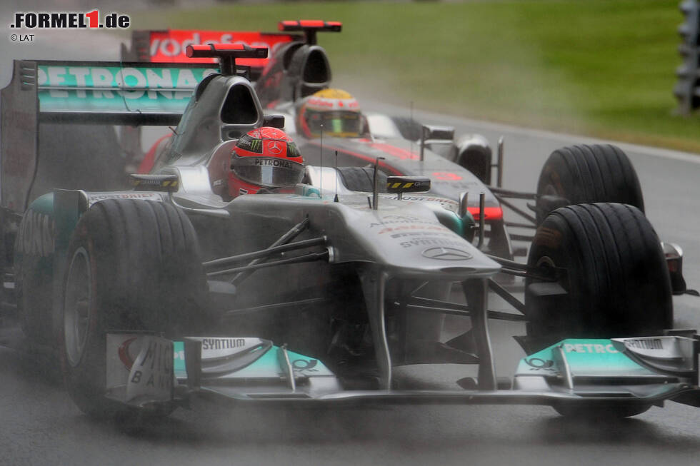 Foto zur News: Lewis Hamilton ist bereits jetzt der Pilot mit den meisten WM-Punkten und den meisten Pole-Positions in der Geschichte der Formel 1. Viele Bestmarken hält aber weiterhin Michael Schumacher - noch. Denn in einigen Bereichen könnte Hamilton Schumi in den kommenden Jahren überflügeln ...