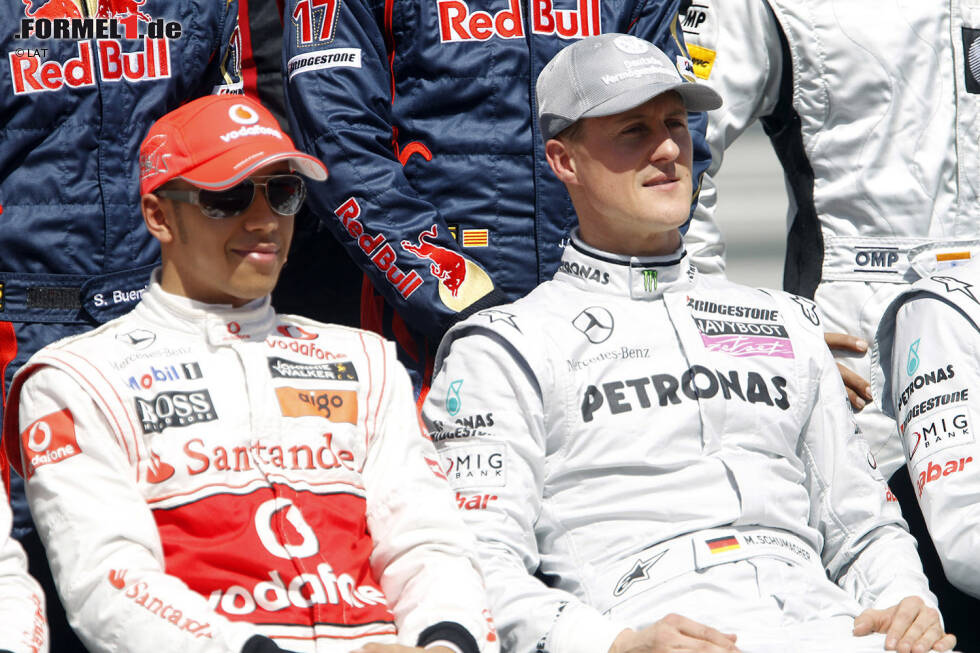Foto zur News: Es gibt noch weitere Bestmarken, die Hamilton in den kommenden Jahren brechen könnte. Vieles hängt auch davon ab, wann der Brite seine Karriere beenden wird. So oder so steht aber bereits jetzt fast, dass Schumacher und Hamilton als zwei der größten Fahrer aller Zeiten in die Formel-1-Geschichte eingehen.