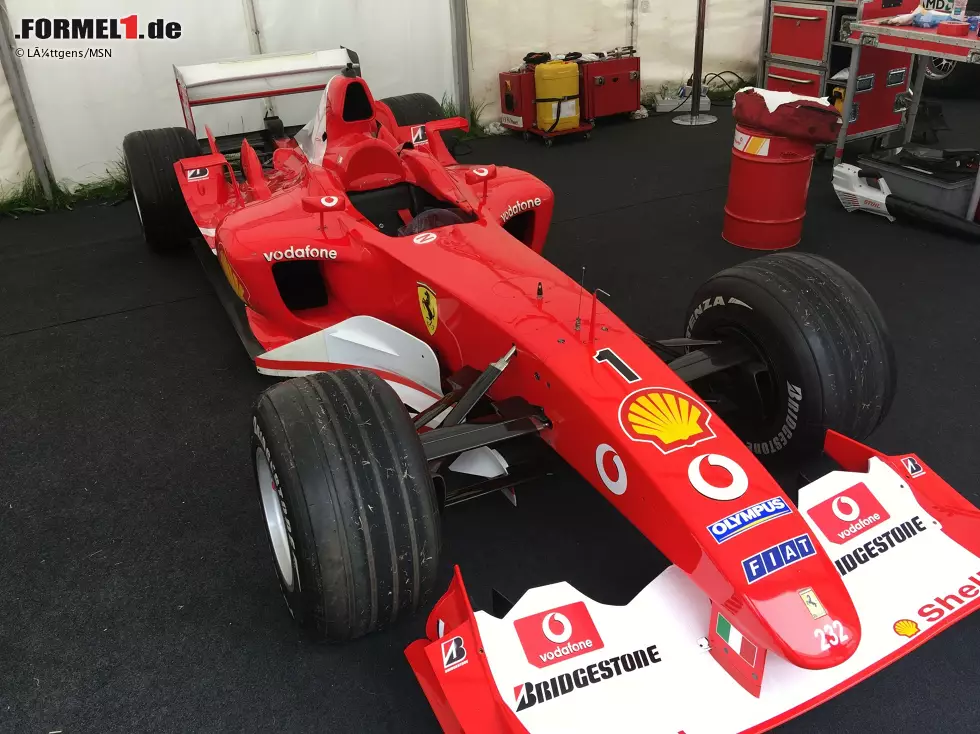 2003 gewann Schumacher im Ferrari F2003-GA seinen sechsten WM-Titel und wurde damit in dieser Wertung neuer Rekordhalter in der Formel 1 Foto zur News: 2003 gewann Schumacher im Ferrari F2003-GA seinen sechsten WM-Titel und wurde damit in dieser Wertung neuer Rekordhalter in der Formel 1