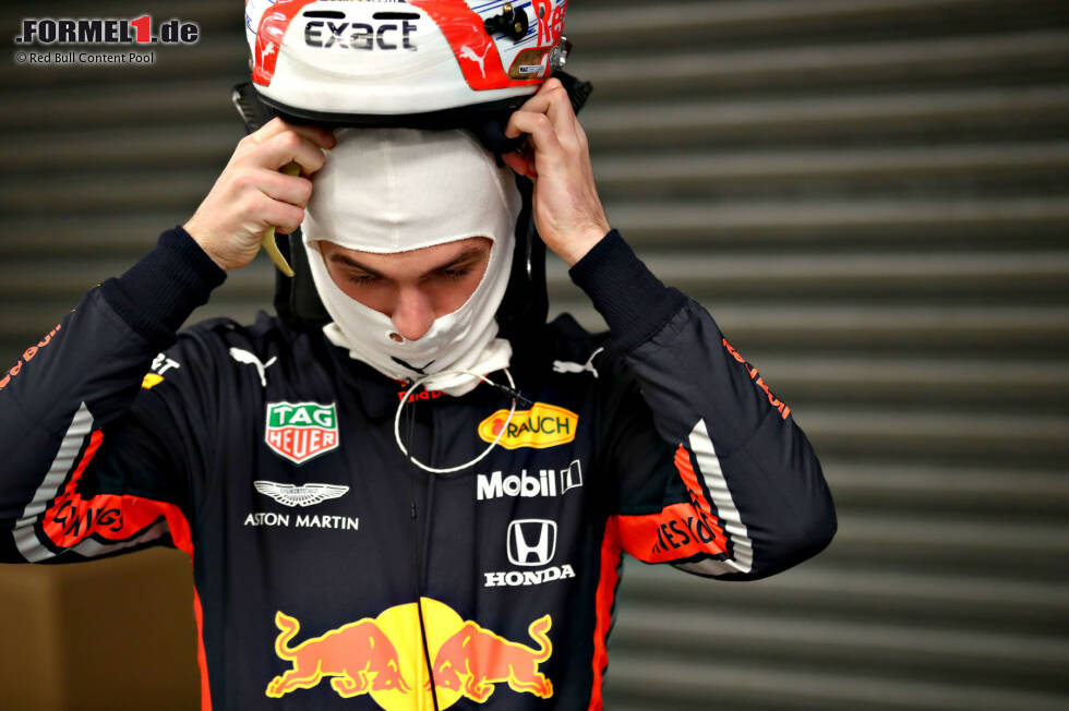 Foto zur News: Max Verstappen unternahm in Silverstone die ersten Runden im neuen Red-Bull-Honda RB15. Hier sind die Impressionen von der Jungfernfahrt des Neuwagens!