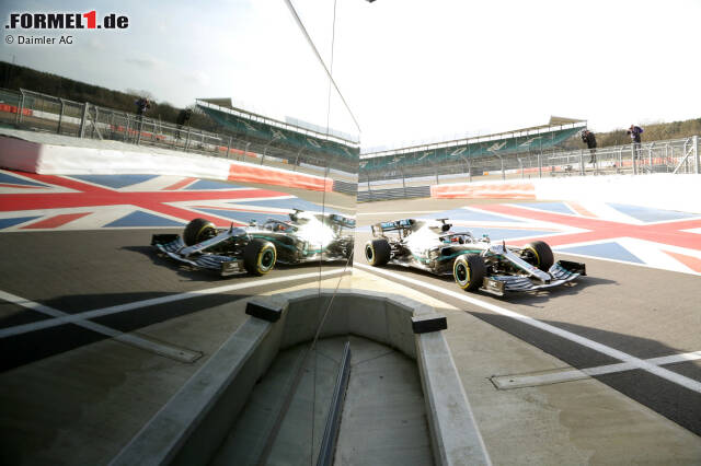 Foto zur News: Mercedes zeigte den W10 in Silverstone der Öffentlichkeit. Valtteri Bottas und Lewis Hamilton fuhren gleich die ersten Runden im neuen Silberpfeil. Hier sind die Bilder!